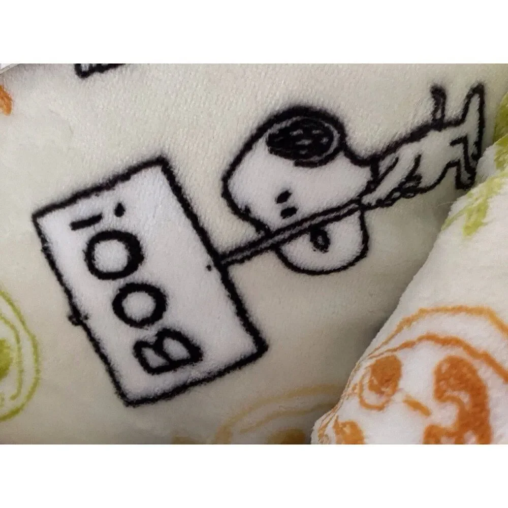 Peanuts Snoopy Small Dog Pet Cozy Cuddler Bed Halloween BOO Pumpkin 19 X 15 X 7”